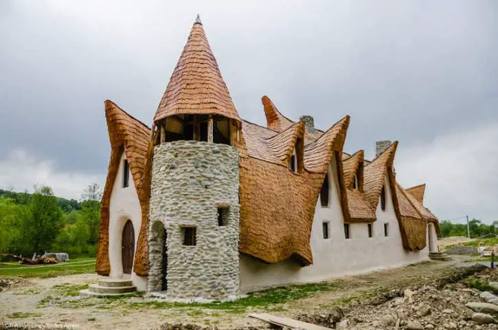 Castelul de Lut - minunea din Valea Zanelor