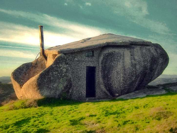Casa de piatra din Portugalia