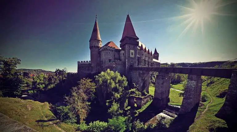 Imagini virtuale cu unul dintre cele mai frumoase castele din România au ajuns în SUA