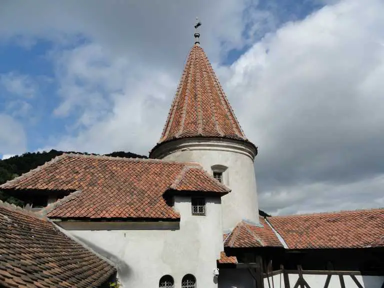 Se construiește satul lui Dracula în România: „Vor fi case ca în secolul al XIX-lea”