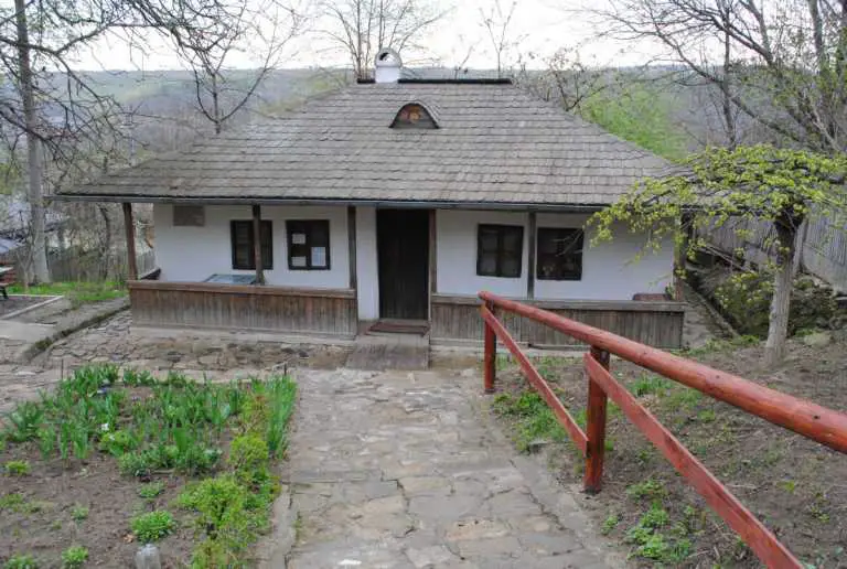 Cea mai cunoscută casă din România. Locul pe care fiecare român trebuie să-l viziteze măcar o dată