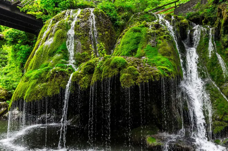 Turiștii pot ajunge acum mult mai ușor la o minune a naturii din România