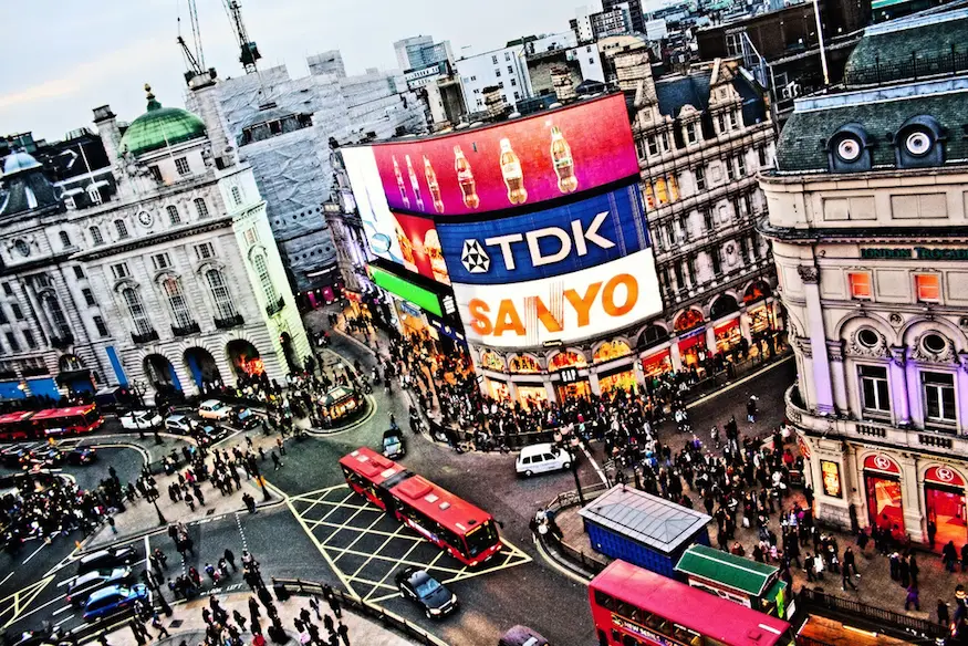 Piccadilly Circus, Londra. Sursa foto: londonist.com