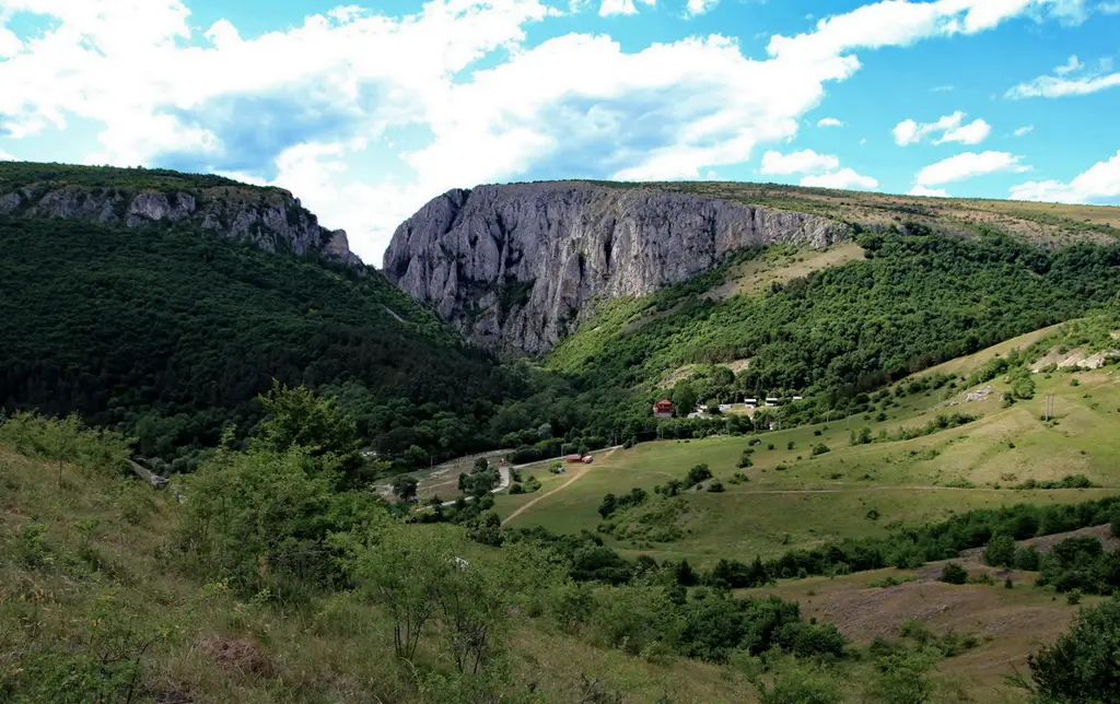 Cheile Turzii. Peisajul carstic salbatic din judetul Cluj
