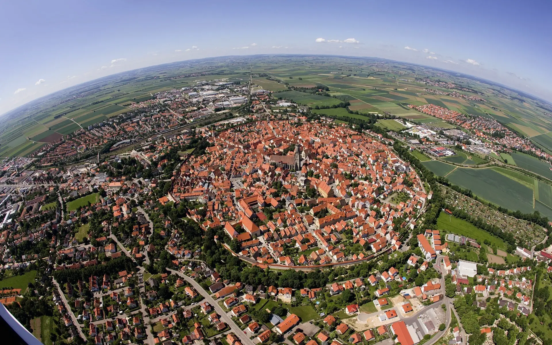 Nordlingen. Orasul bavarez construit in craterul unui meteorit
