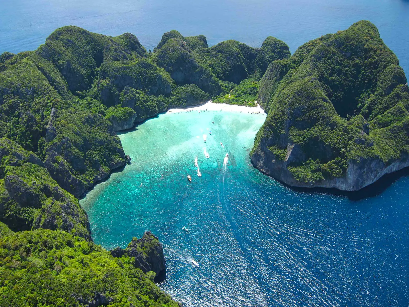 Maya Bay - insula renumita a Thailandei interzisa turistilor 4 luni pe an