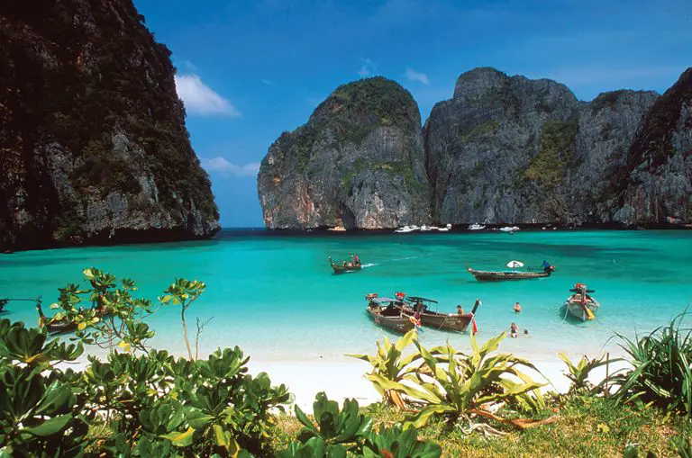 Maya Bay – plaja renumita a Thailandei interzisa turistilor 4 luni pe an