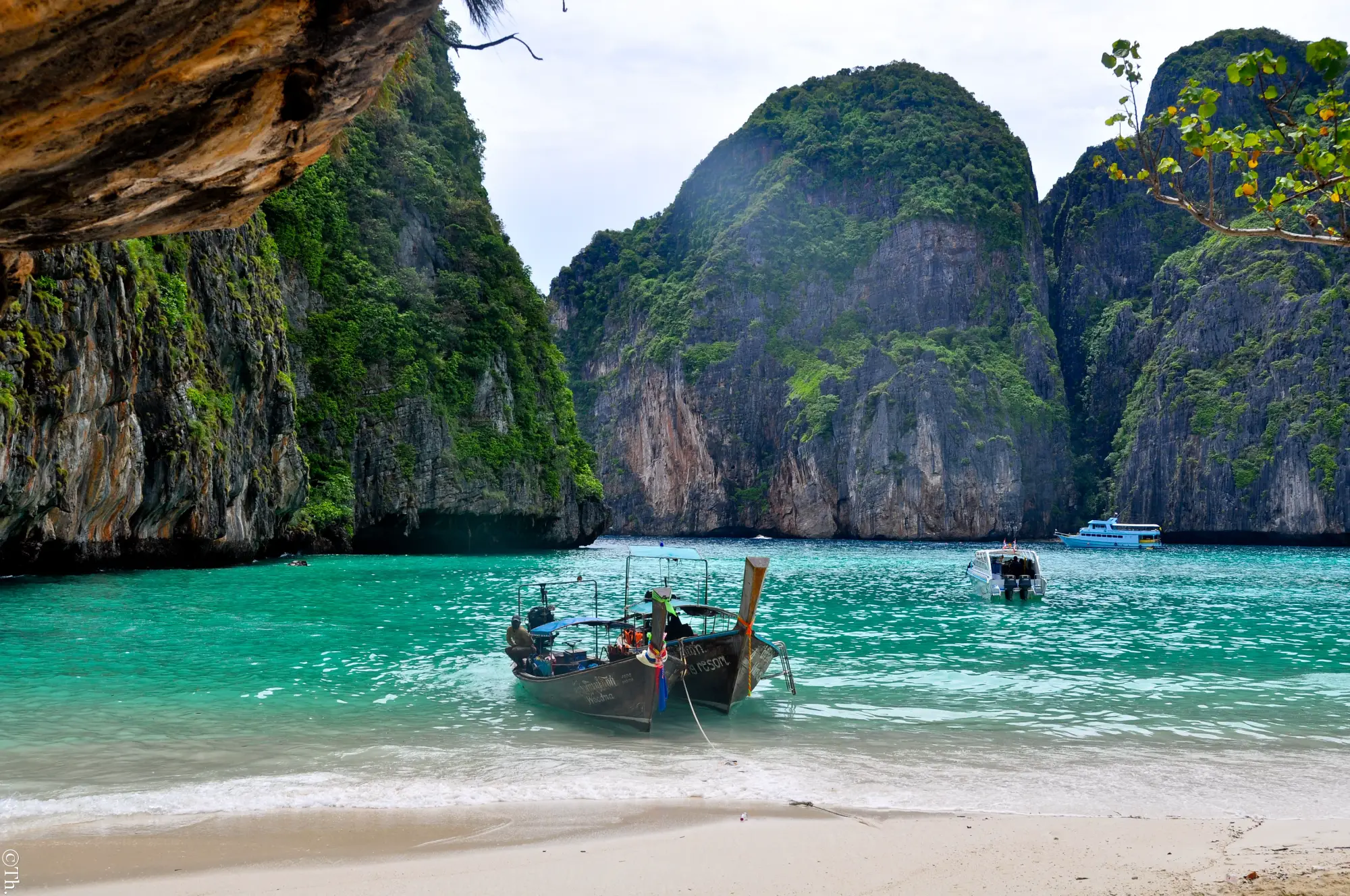 Maya Bay - insula renumita a Thailandei interzisa turistilor 4 luni pe an