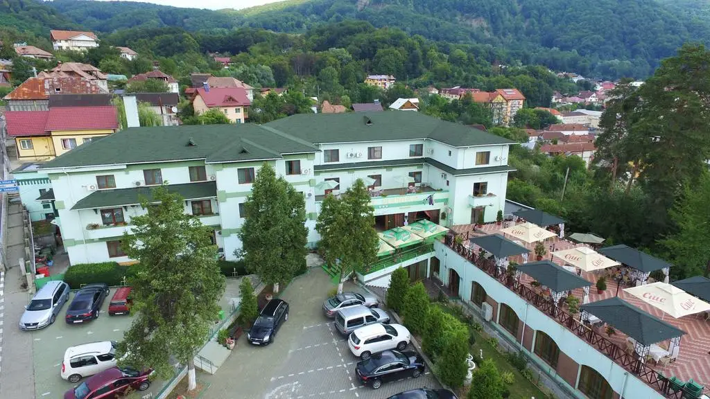 10 hoteluri si pensiuni din Romania care te primesc cu patrupedul