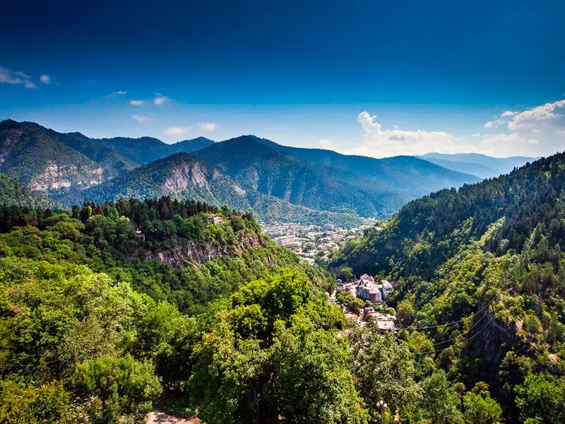 Ati auzit de Borjomi? Orasul din Georgia este recunoscut peste hotare pentru apele sale minerale