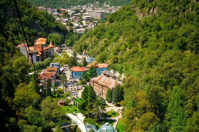 Ati auzit de Borjomi? Orasul din Georgia este recunoscut peste hotare pentru apele sale minerale