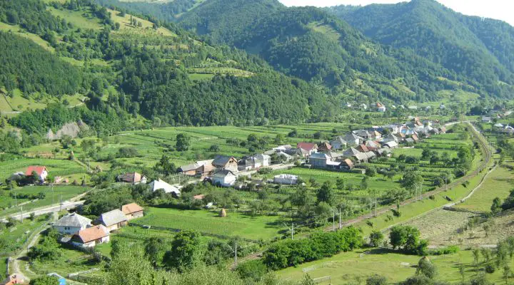 Valea Vinului. Singura localitate din interiorul Parcului National Muntii Rodnei