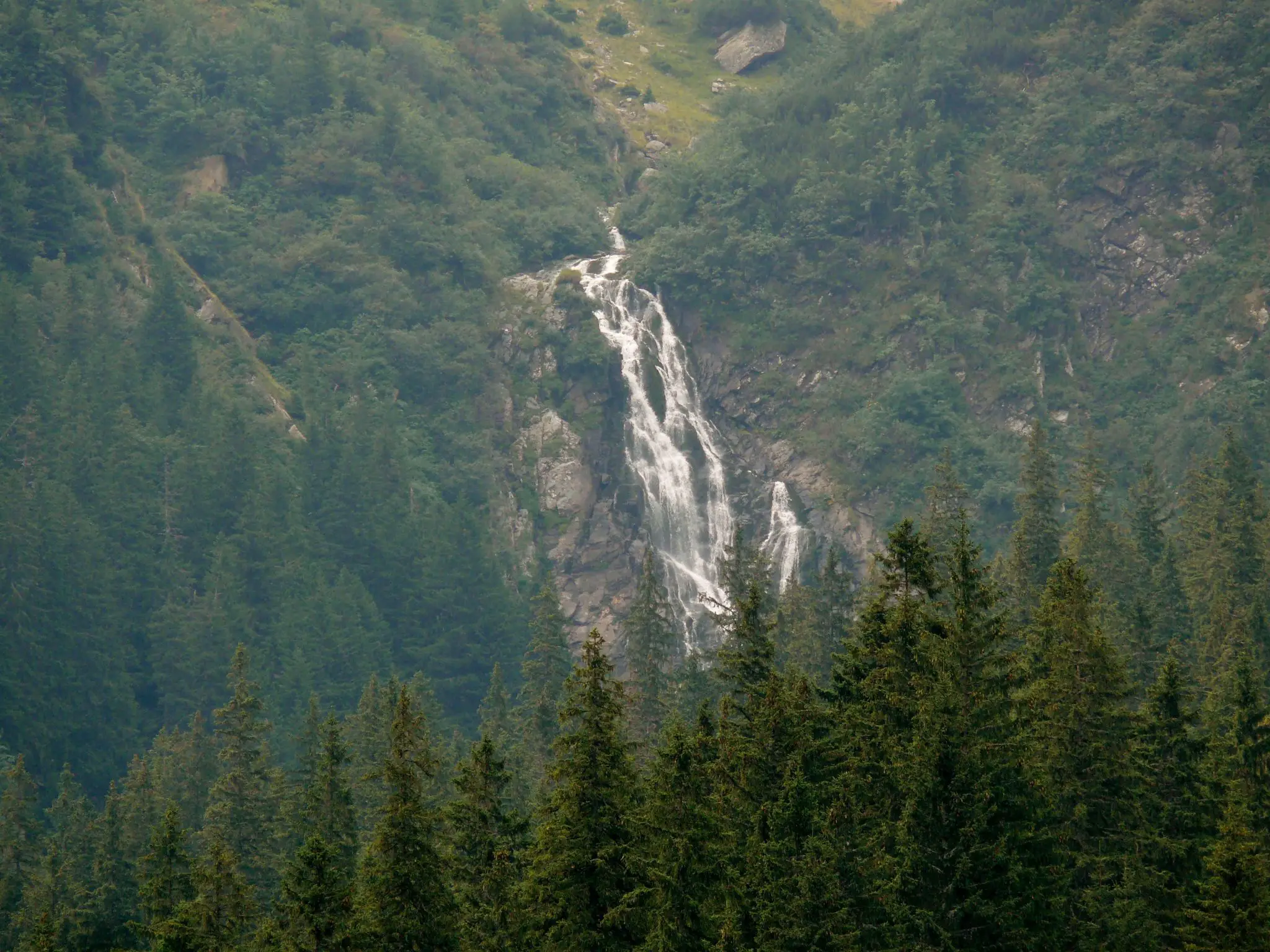 Cascada Balea. Cea mai mare cadere de apa in trepte din Romania. Apele sale scalda Fagarasul la peste 1200 de metri