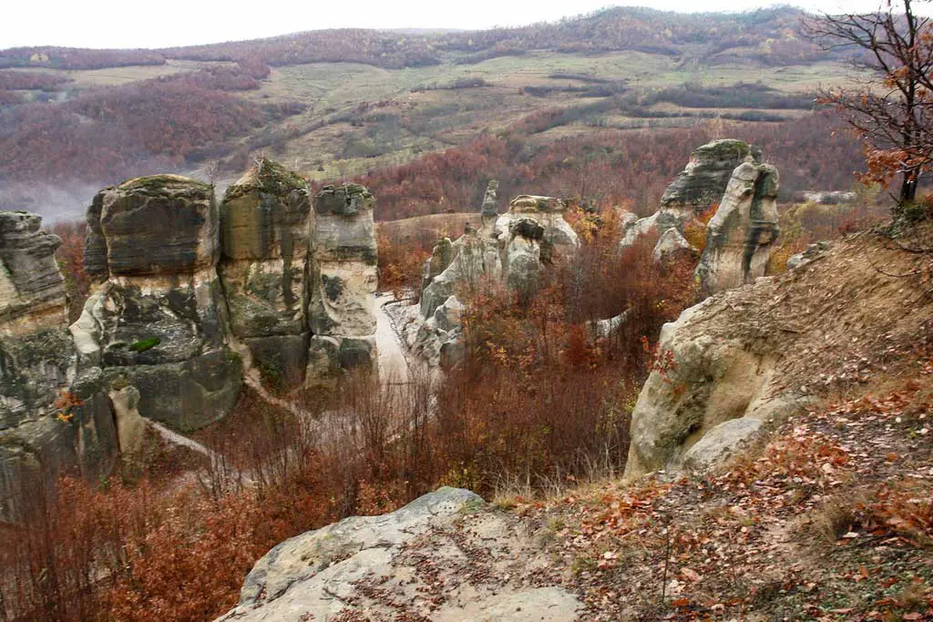 Calator in Romania. Gradina Zmeilor. Loc unic, format in urma cu peste 11.000 de ani