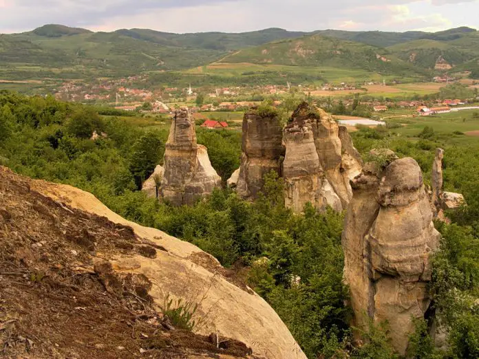 Calator in Romania. Gradina Zmeilor. Loc unic, format in urma cu peste 11.000 de ani