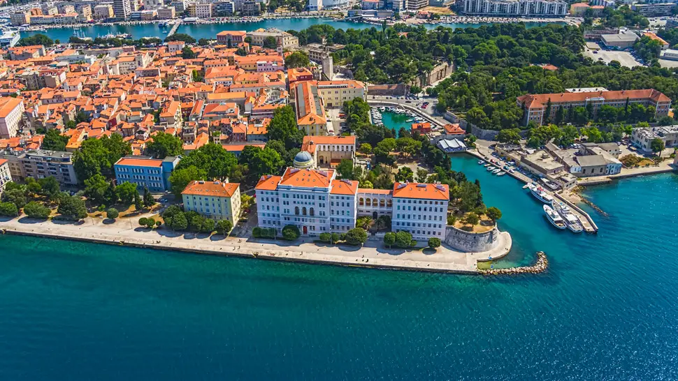 Descopera locuri: Zadar. Un oras antic de pe coasta Dalmata ce merita inclus in destinatiile turistice