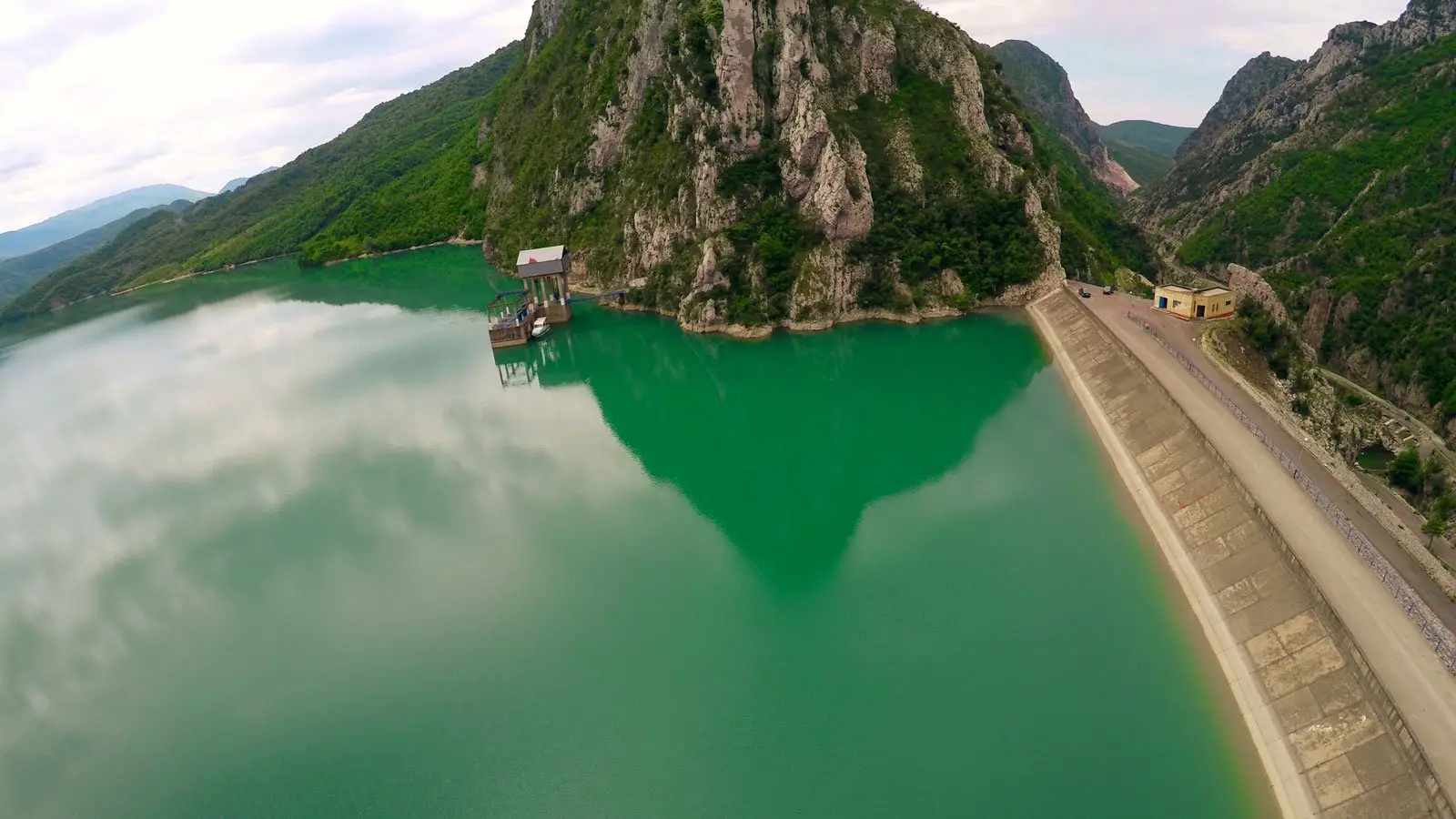 Lacul Bovilla. Rezervorul de apa potabila al regiunii Tirana