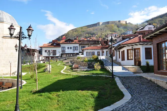 Pristina - cel mai nou oras turistic european. Indrazniti sa explorati!