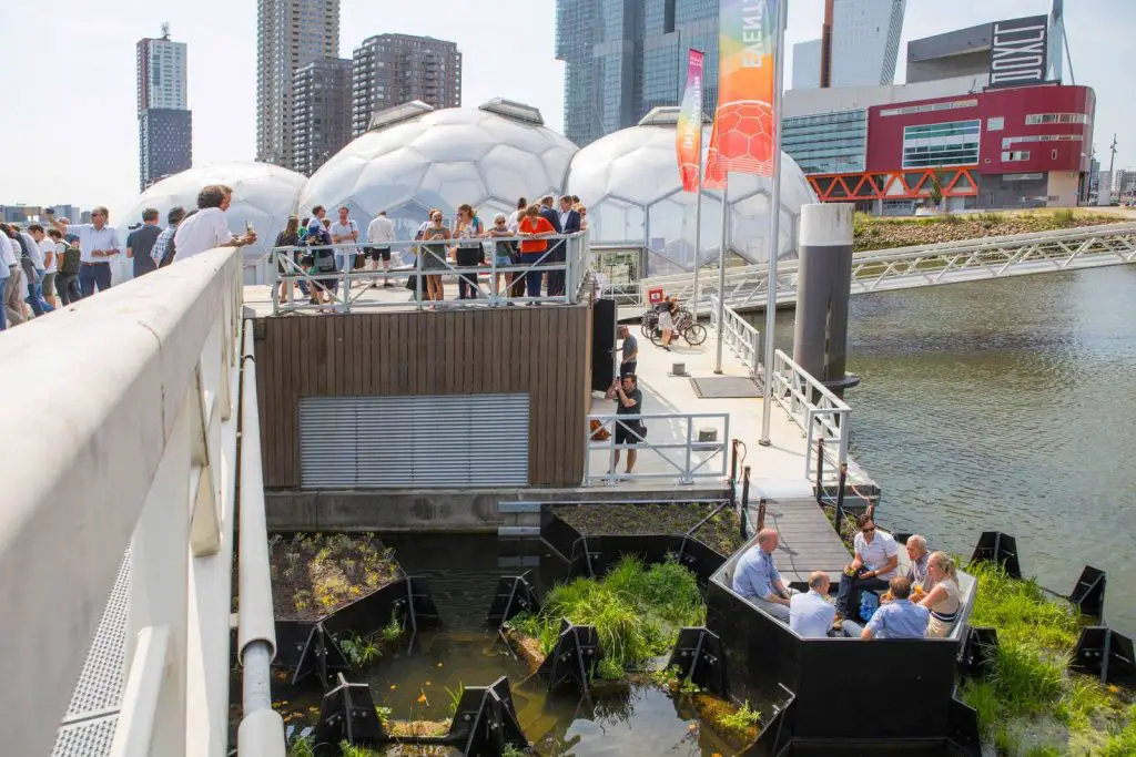 Parcul plutitor din Rotterdam. O constructie 100% reciclabila este atractia orasului