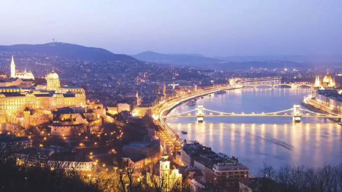 5 hoteluri in Budapesta. Capitala isi asteapta vizitatorii pe malurile Dunarii