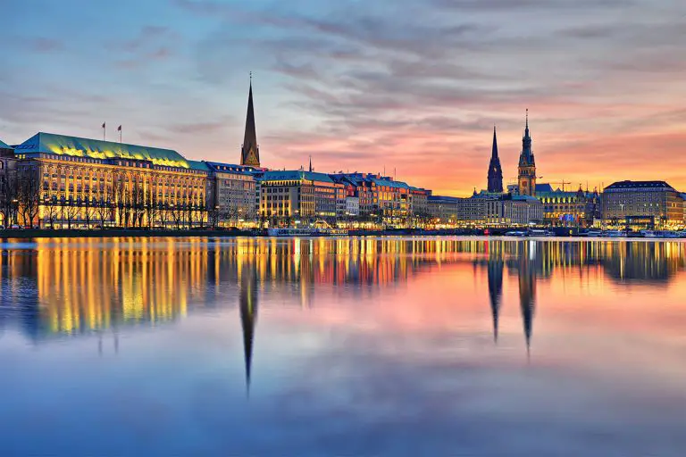 5 hoteluri in Hamburg. Unde te cazezi in orasul spectaculos de pe malul Elbei