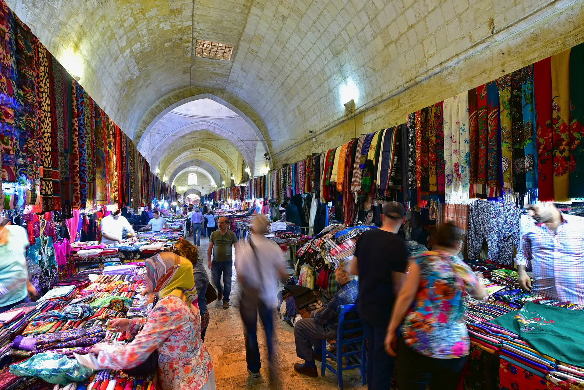 Базар интернет магазин. Айвалык Турция рынок. Турецкие ткани на рынке. Рынок тканей. Турция базар ткани.