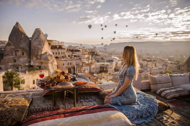 5 hoteluri in Cappadocia. Locul din care baloanele isi iau zborul