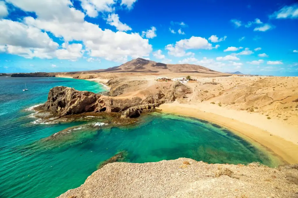 Top 5 plaje in Lanzarote. Descopera unicitatea Insulelor Canare!