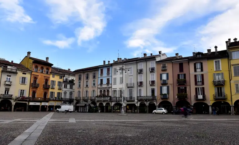 Cât de frumoase sunt cele mai afectate orașe italiene de coronavirus. Ce pierd turiștii