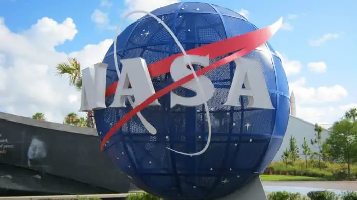 NASA-lanseaza-programe-online