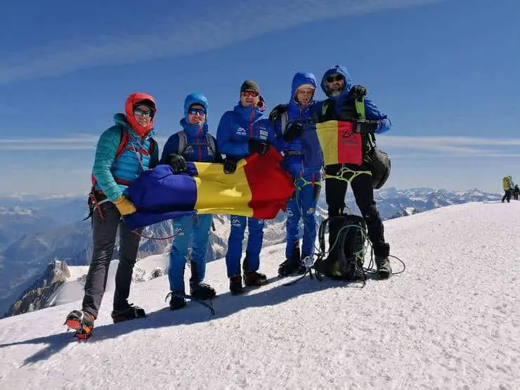 Cum au reușit doi români nevăzători să cucerească ”uriașul” Mont Blanc
