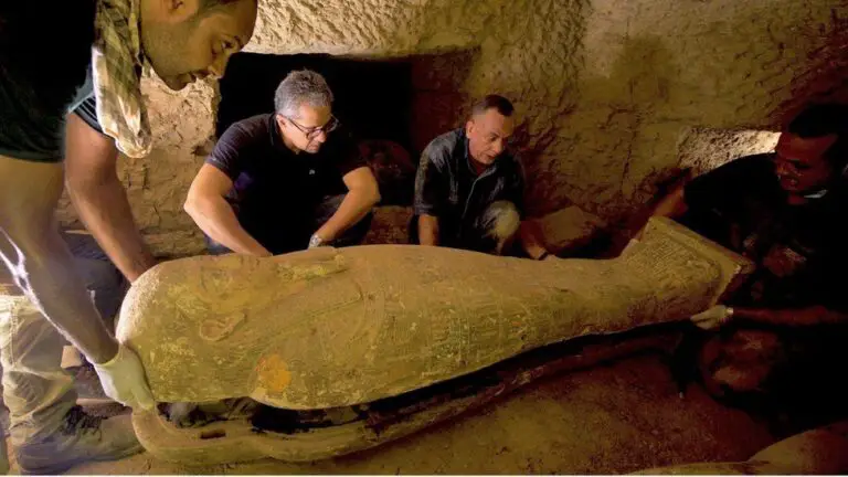 O nouă descoperire în Egipt. Ce au descoperit arheologii într-un sarcofag vechi de 2500 de ani